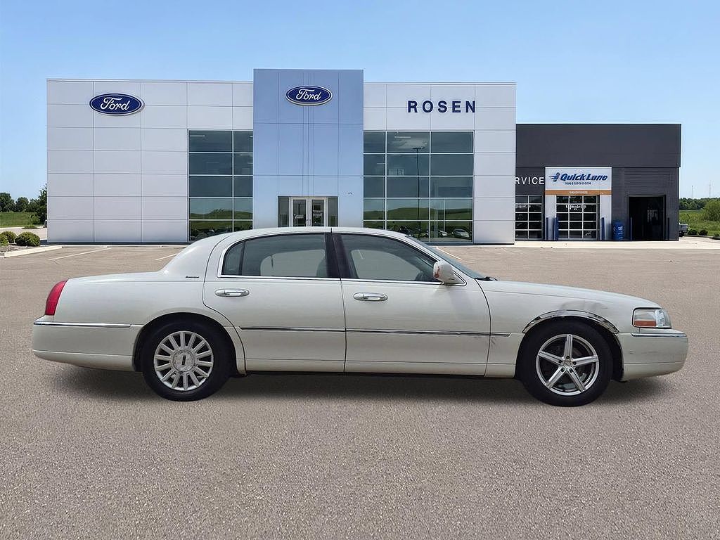 2003 Lincoln Town Car Executive
