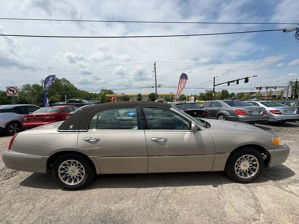 2000 Lincoln Town Car Executive L