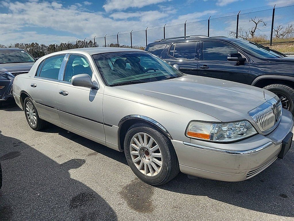 2003 Lincoln Town Car Executive