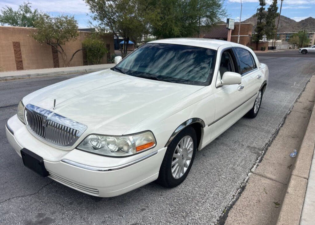 2004 Lincoln Town Car Signature