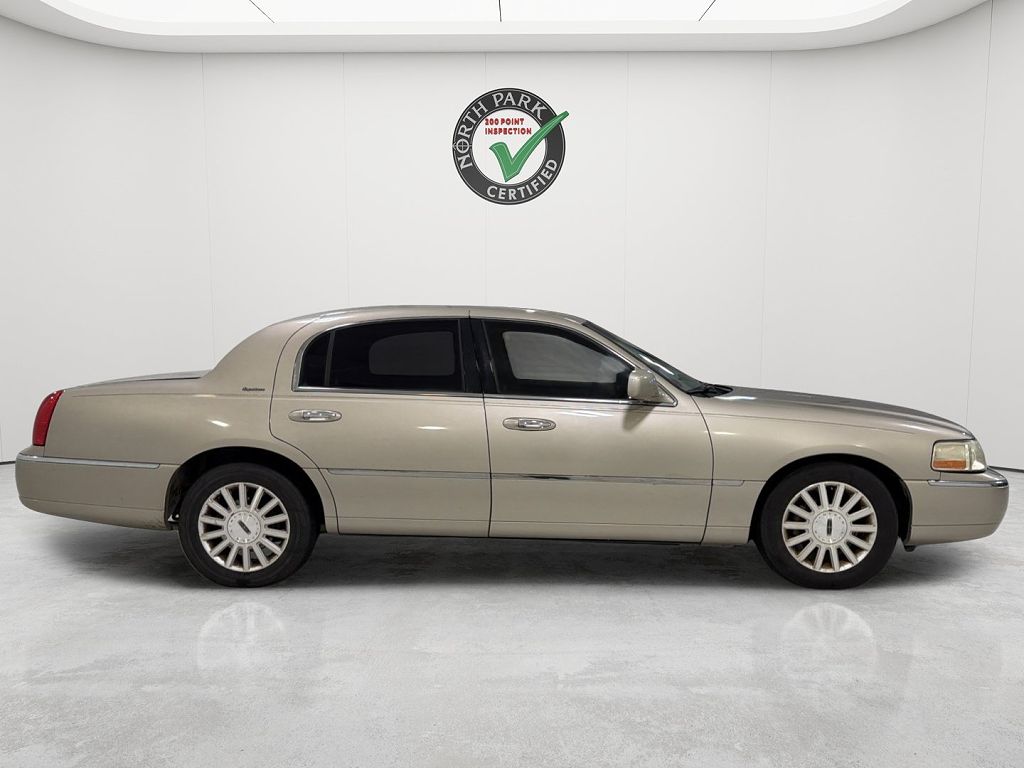 2004 Lincoln Town Car Signature