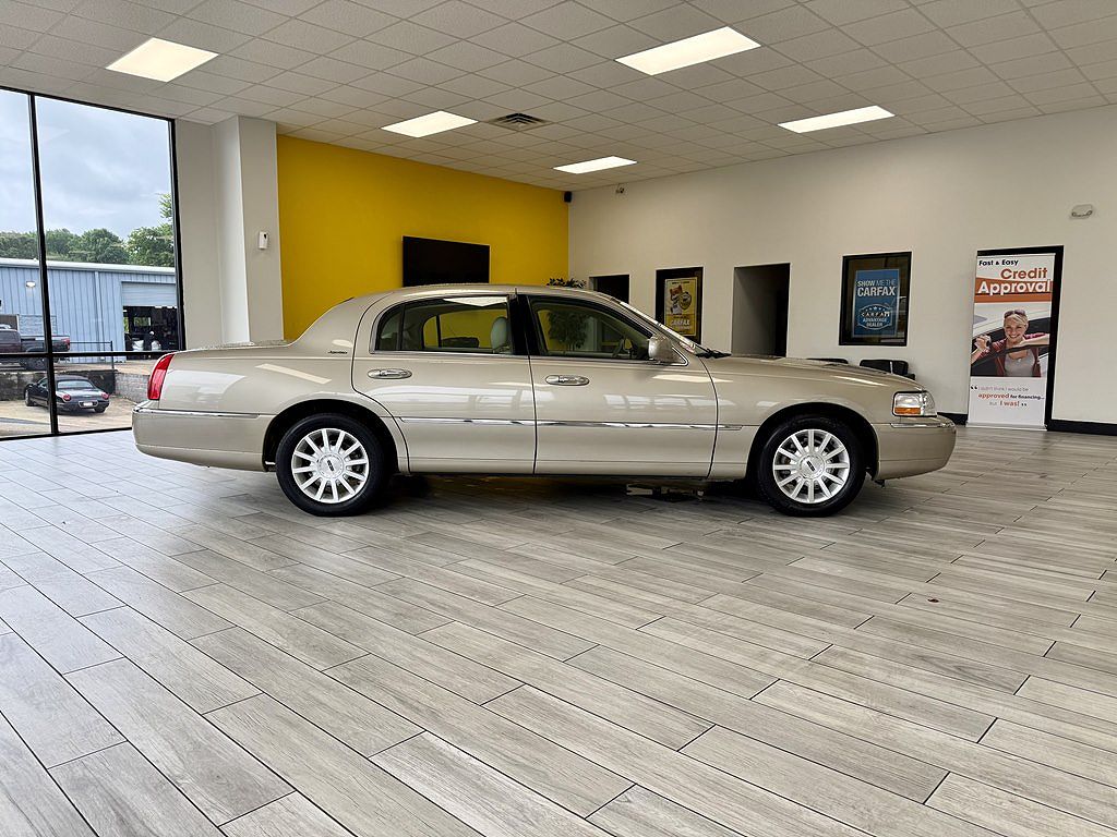 2006 Lincoln Town Car Signature