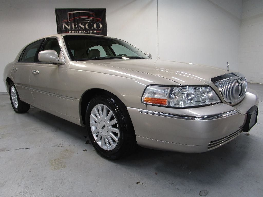 2005 Lincoln Town Car Signature