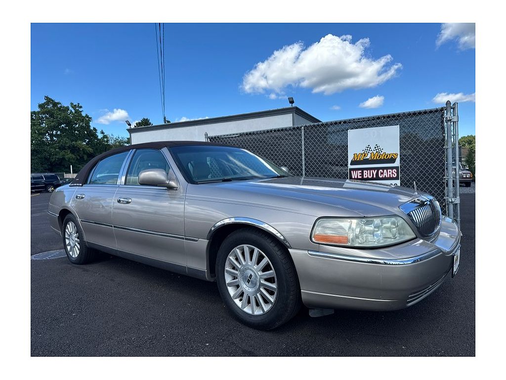 2003 Lincoln Town Car Executive