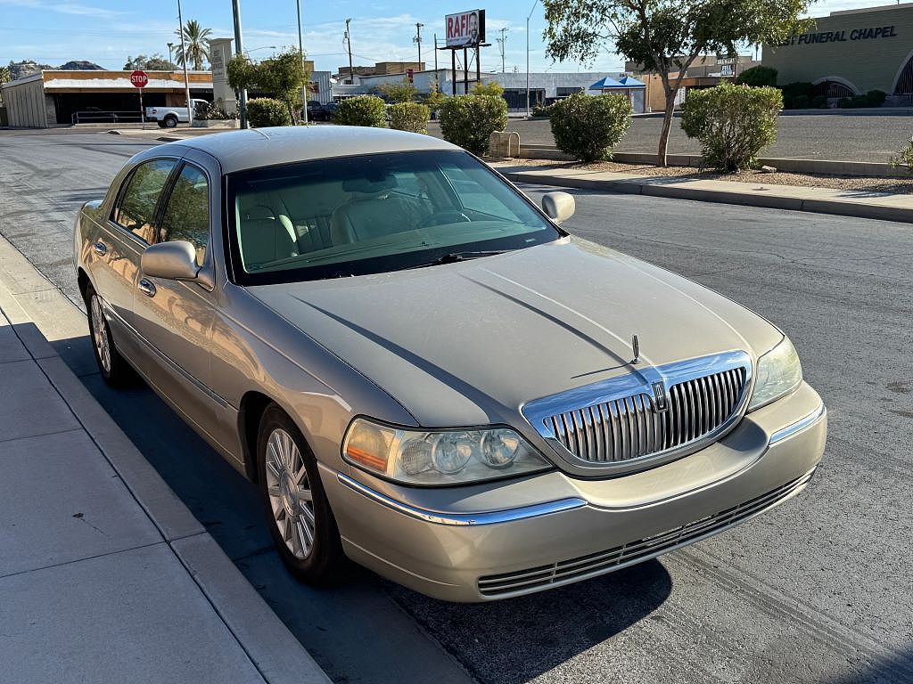 2004 Lincoln Town Car Signature