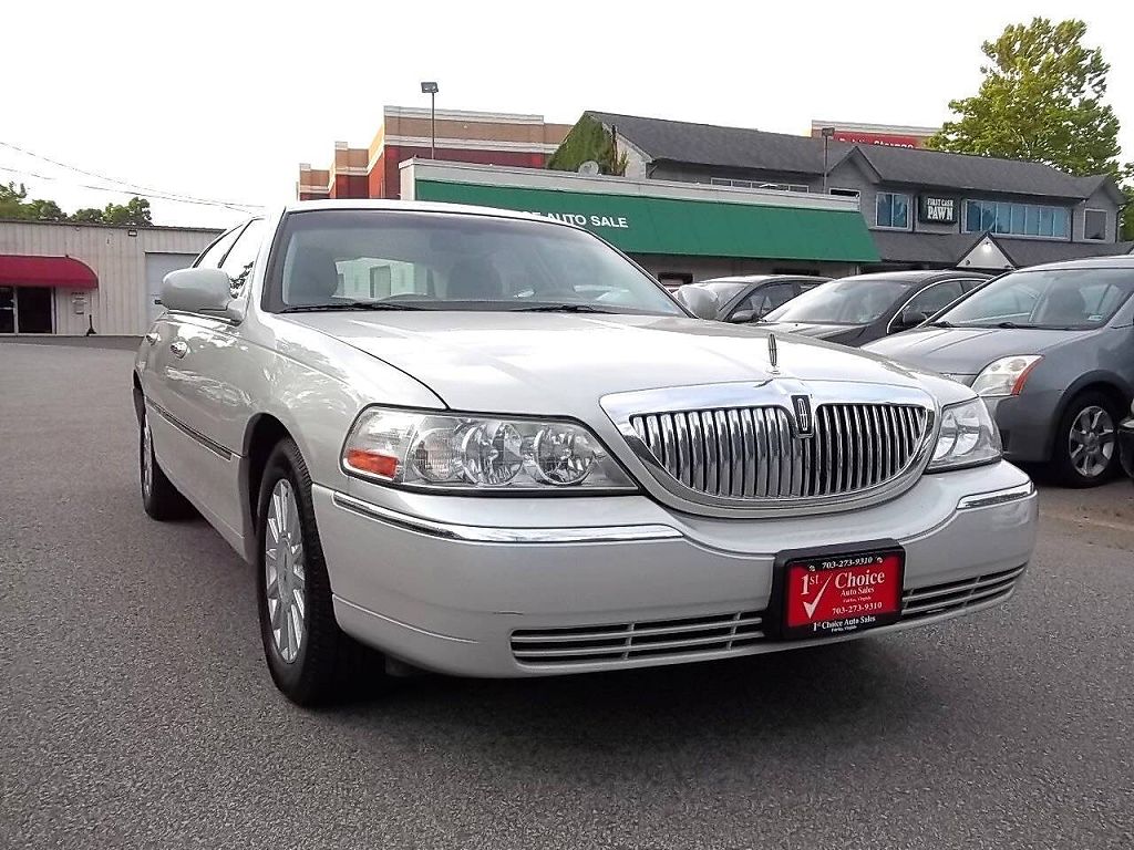 2005 Lincoln Town Car Signature