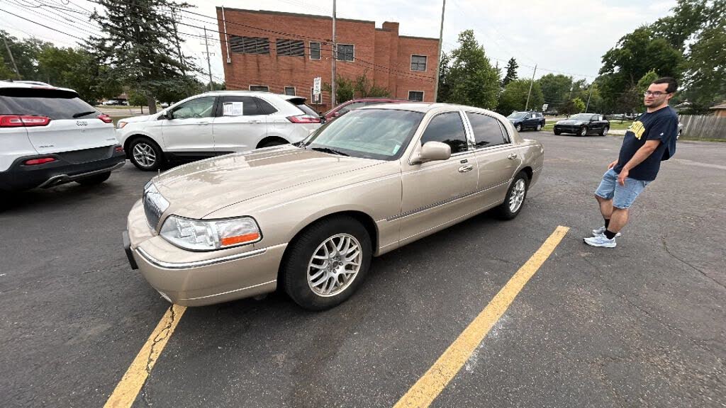 2005 Lincoln Town Car Signature