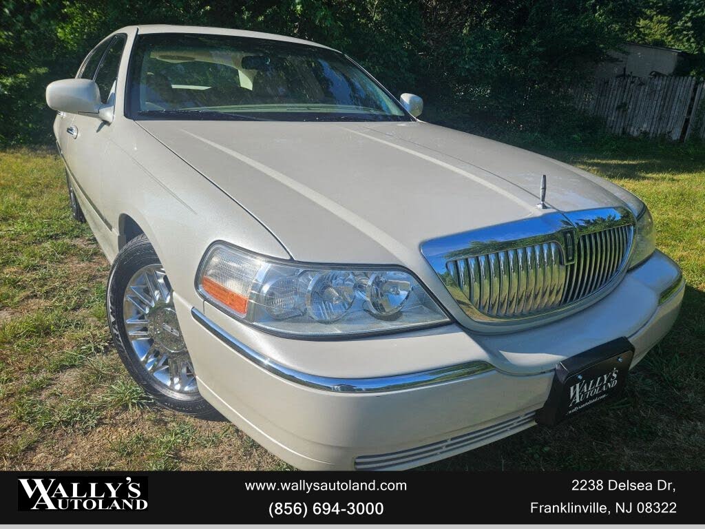 2006 Lincoln Town Car Signature Limited