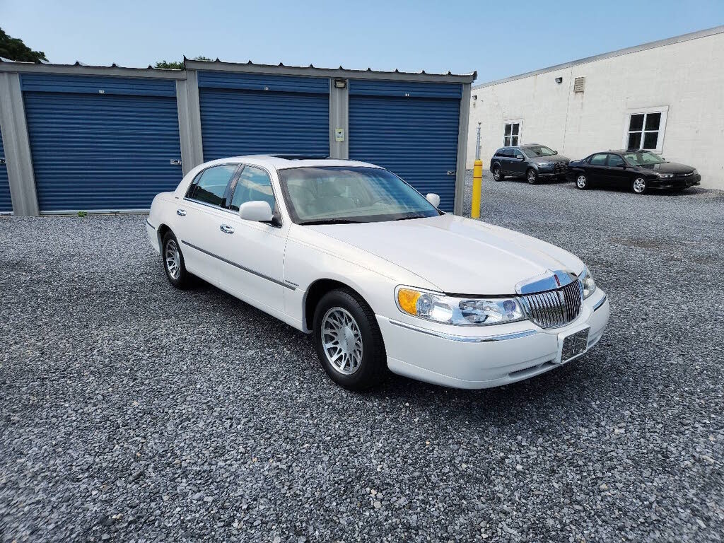 2001 Lincoln Town Car Signature