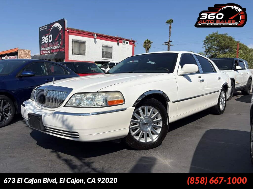 2003 Lincoln Town Car Signature