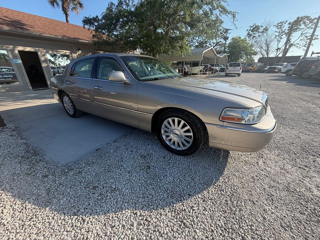 2003 Lincoln Town Car Signature