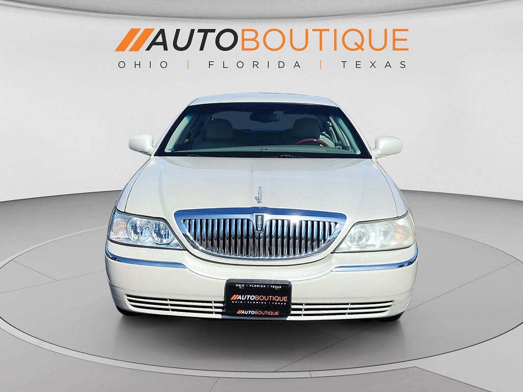 2005 Lincoln Town Car Signature Limited