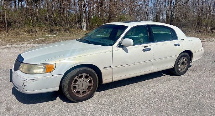 2000 Lincoln Town Car Signature