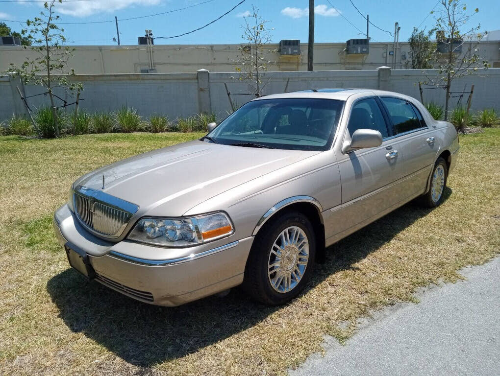 2006 Lincoln Town Car Signature Limited