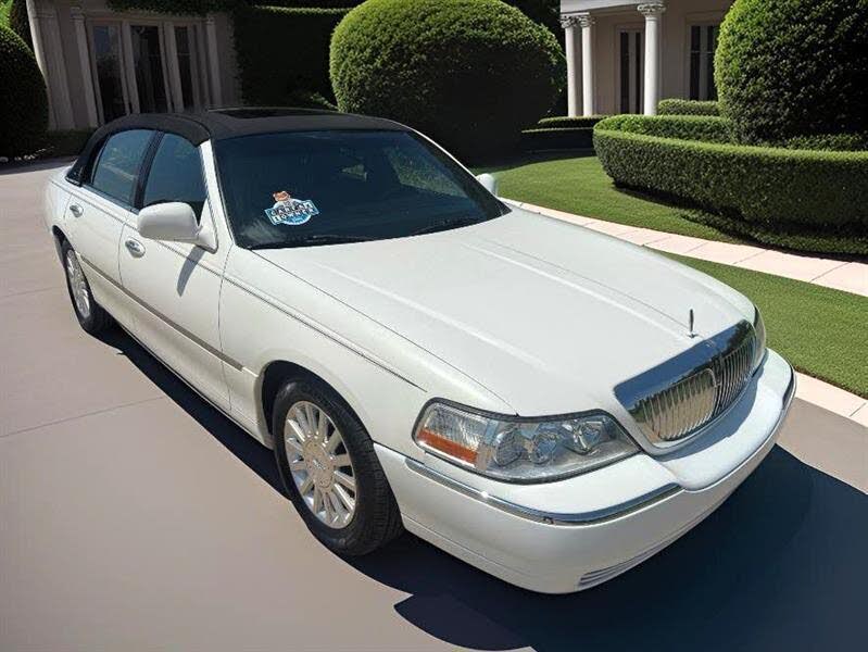 2003 Lincoln Town Car Signature