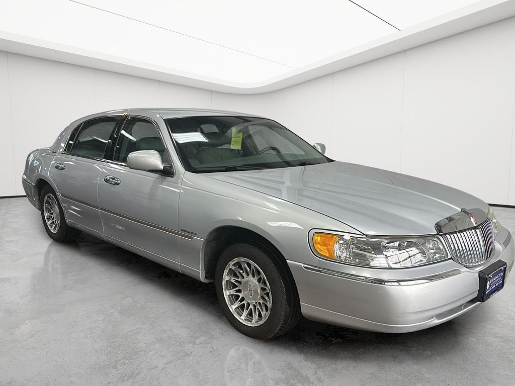 2001 Lincoln Town Car Signature