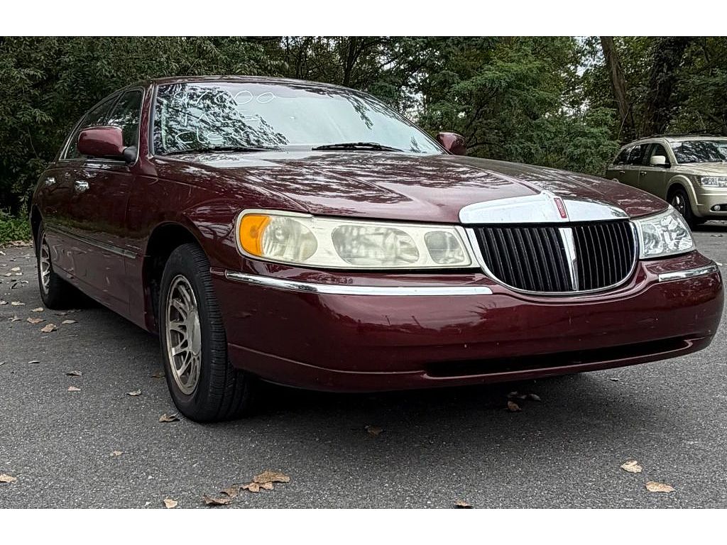 2002 Lincoln Town Car Premium Touring