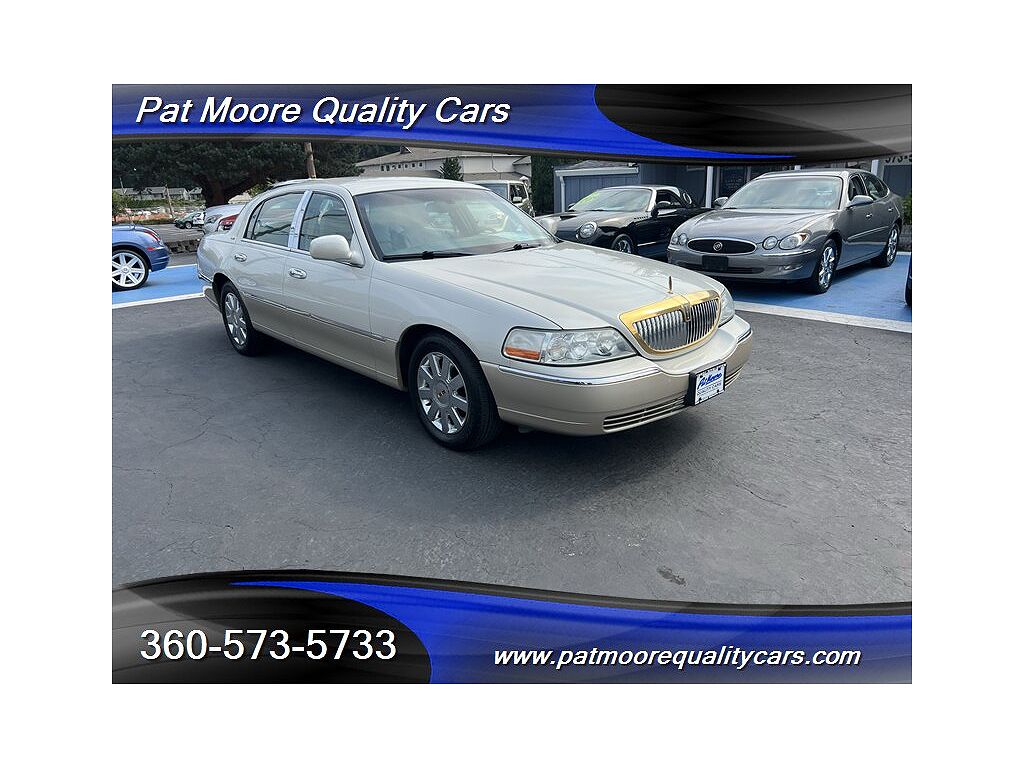 2005 Lincoln Town Car Signature Limited