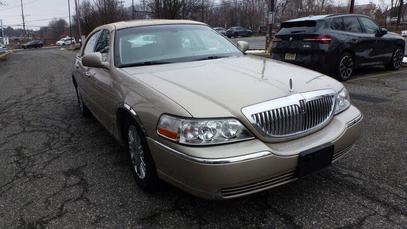 2006 Lincoln Town Car Signature Limited
