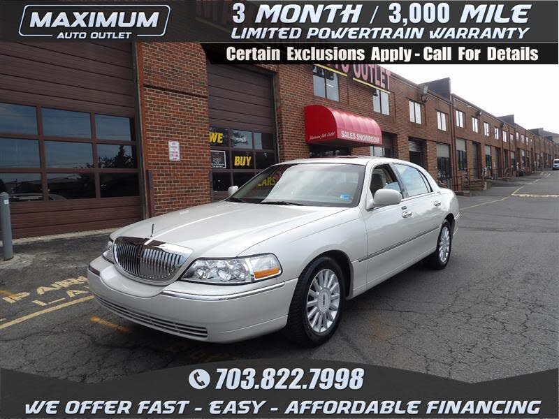 2005 Lincoln Town Car Signature Limited