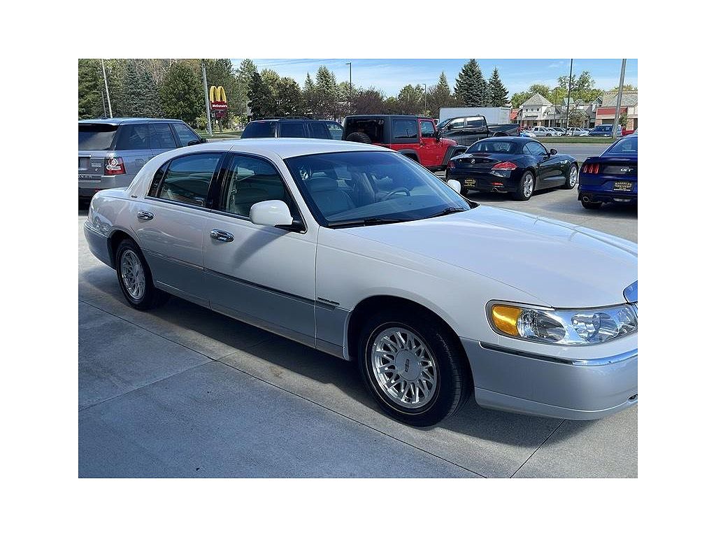 1999 Lincoln Town Car Signature