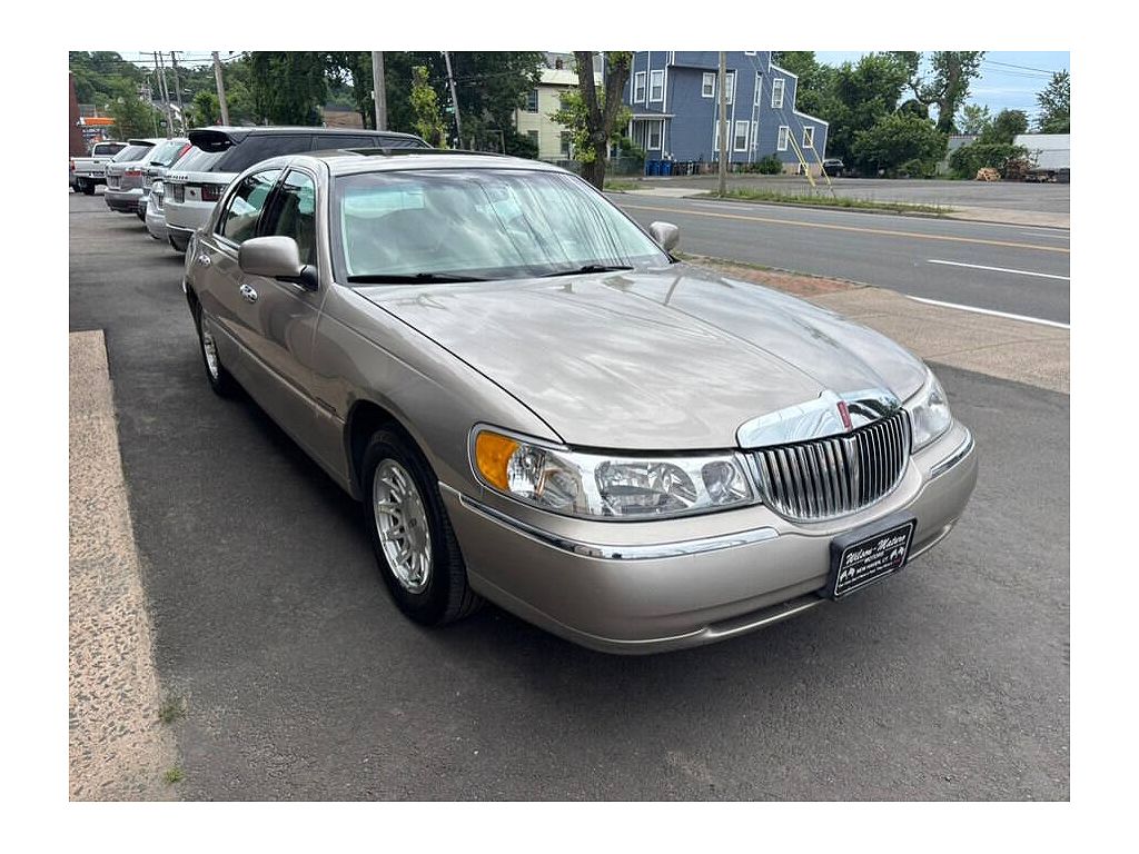 1999 Lincoln Town Car Signature