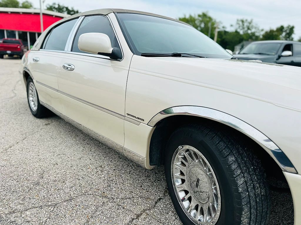 2000 Lincoln Town Car Cartier L