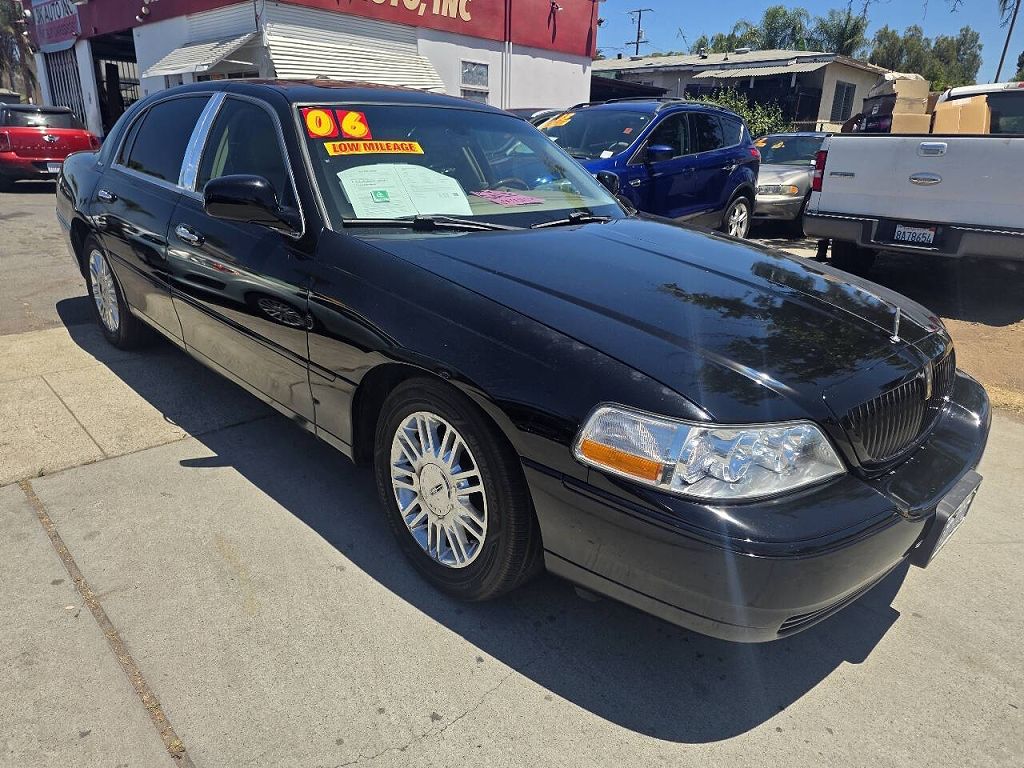 2006 Lincoln Town Car Designer Series