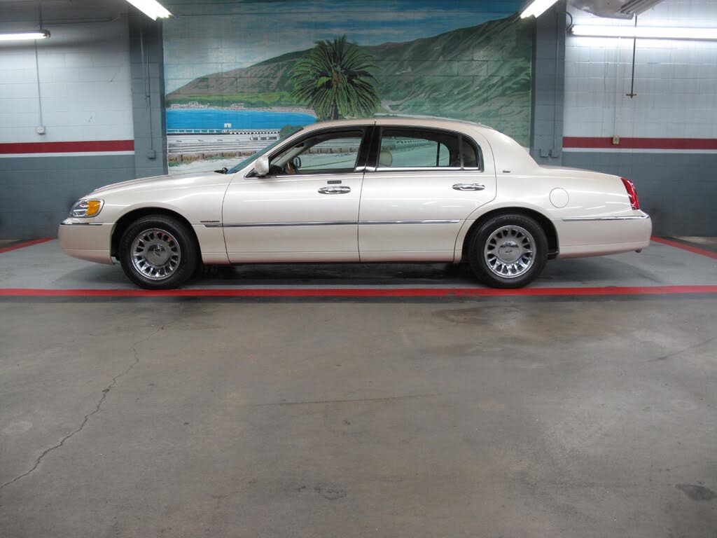2000 Lincoln Town Car Cartier L