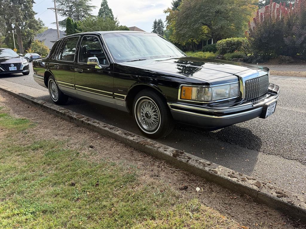 1993 Lincoln Town Car Signature