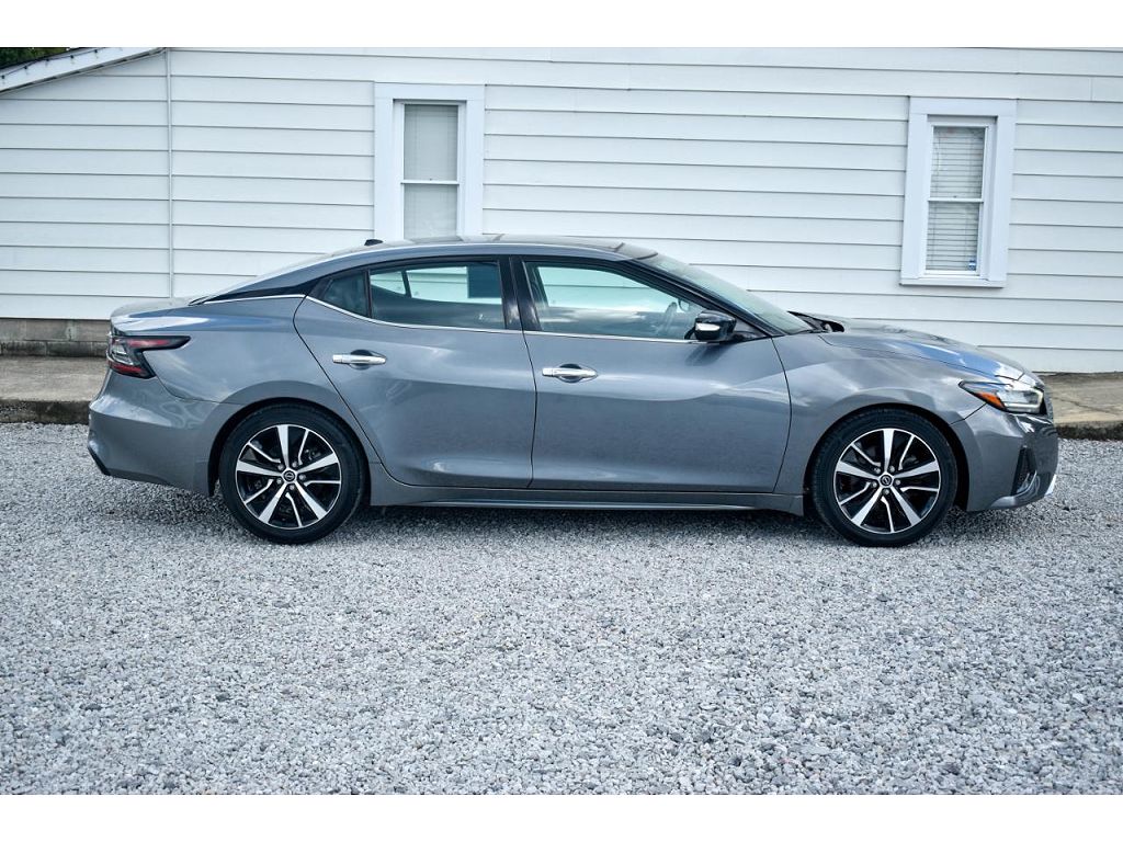 2023 Nissan Maxima SL