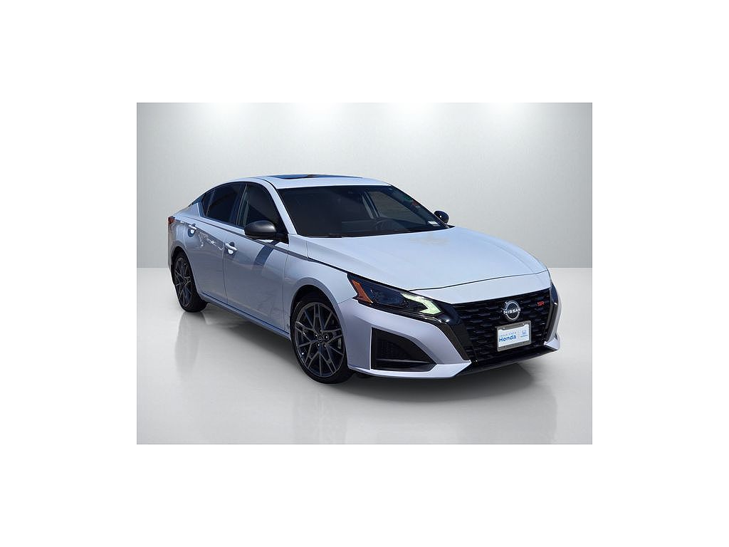 2023 Nissan Altima VC-T SR