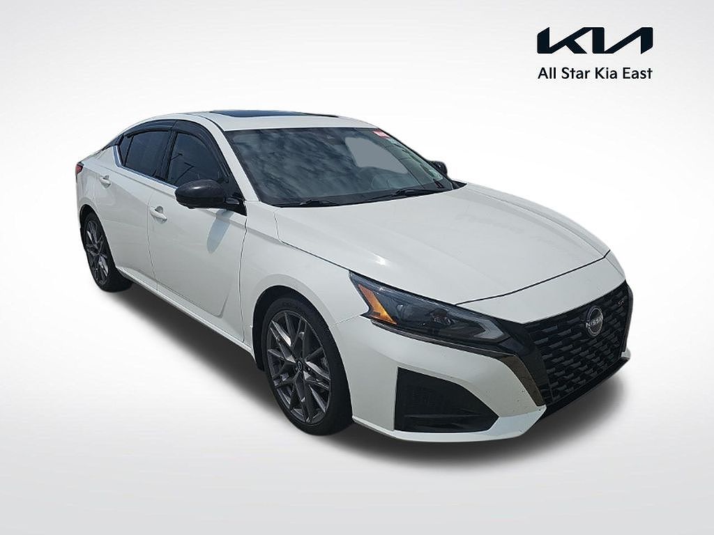 2023 Nissan Altima VC-T SR