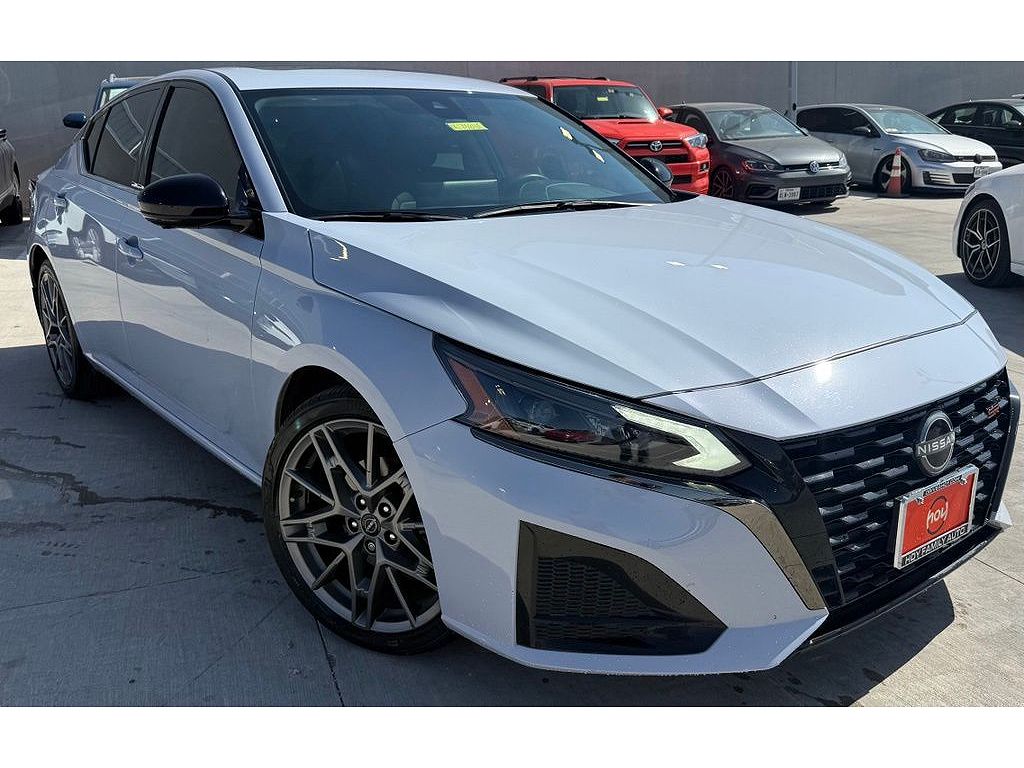 2024 Nissan Altima 2.0 SR