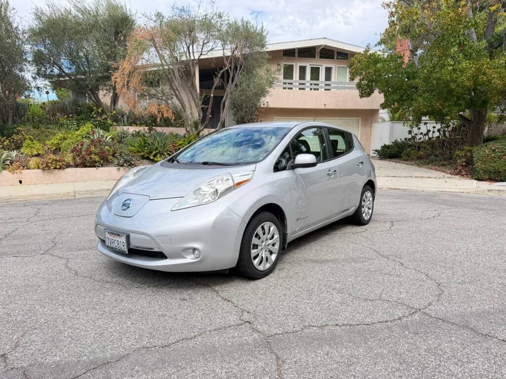 2016 Nissan LEAF photo 1