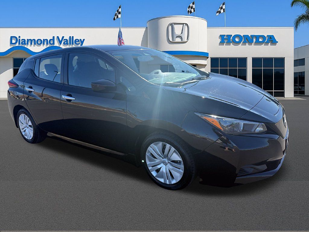 2024 Nissan Leaf photo 1
