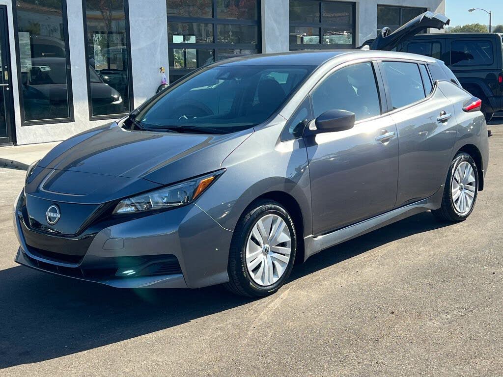 2025 Nissan LEAF photo 1