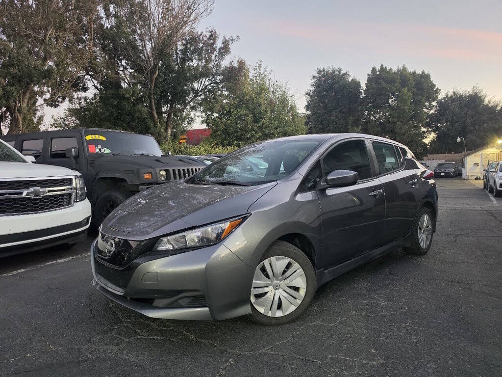2025 Nissan LEAF photo 1