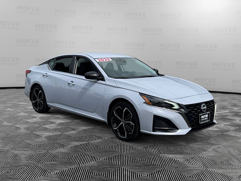 2025 Nissan Altima SR