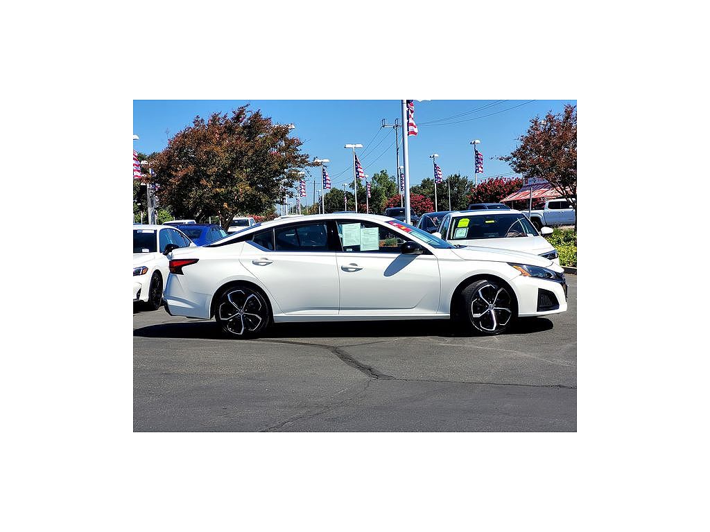 2024 Nissan Altima 2.5 SR
