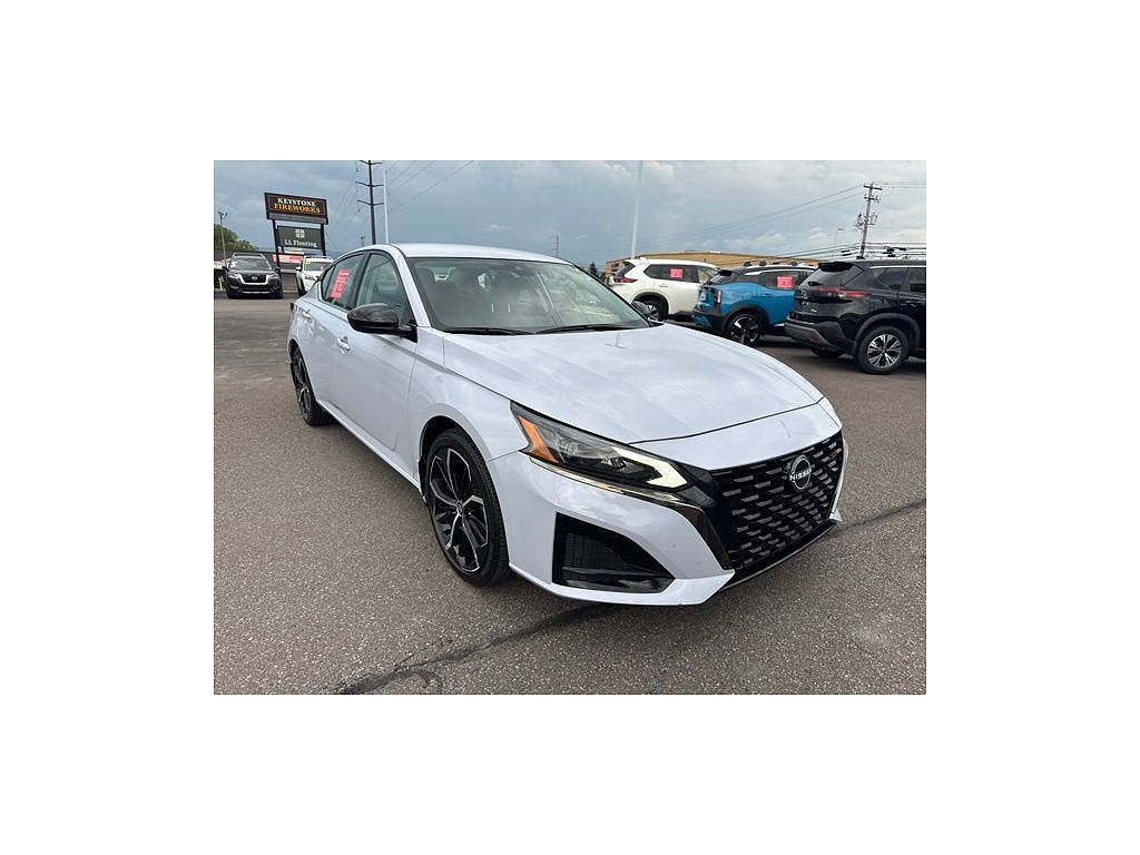 2025 Nissan Altima 2.5 SR