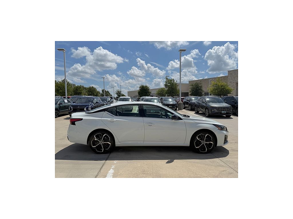 2024 Nissan Altima 2.5 SR