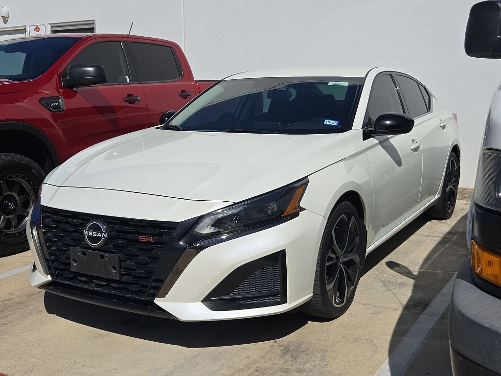 2023 Nissan Altima SR FWD