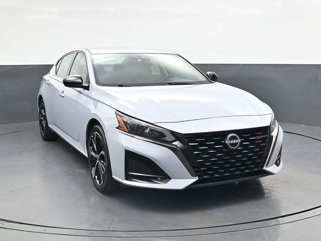 2025 Nissan Altima 2.5 SR