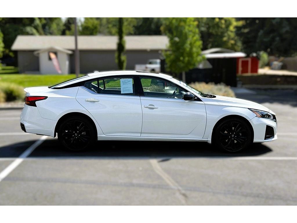 2023 Nissan Altima 2.5 SR