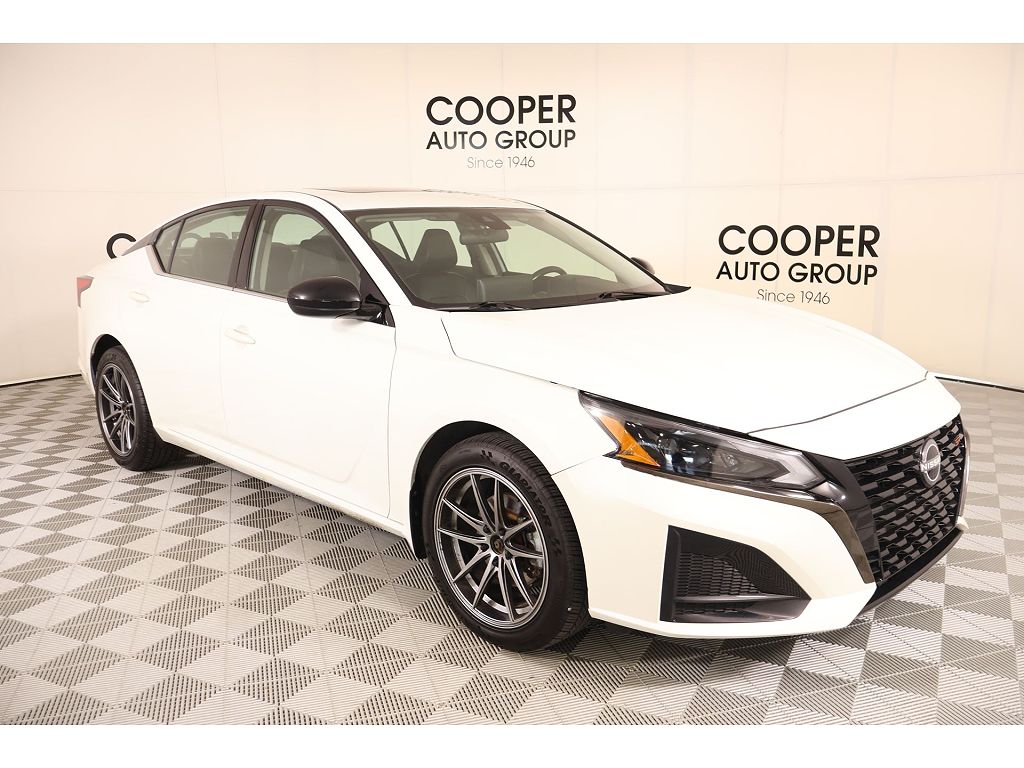 2023 Nissan Altima 2.5 SR