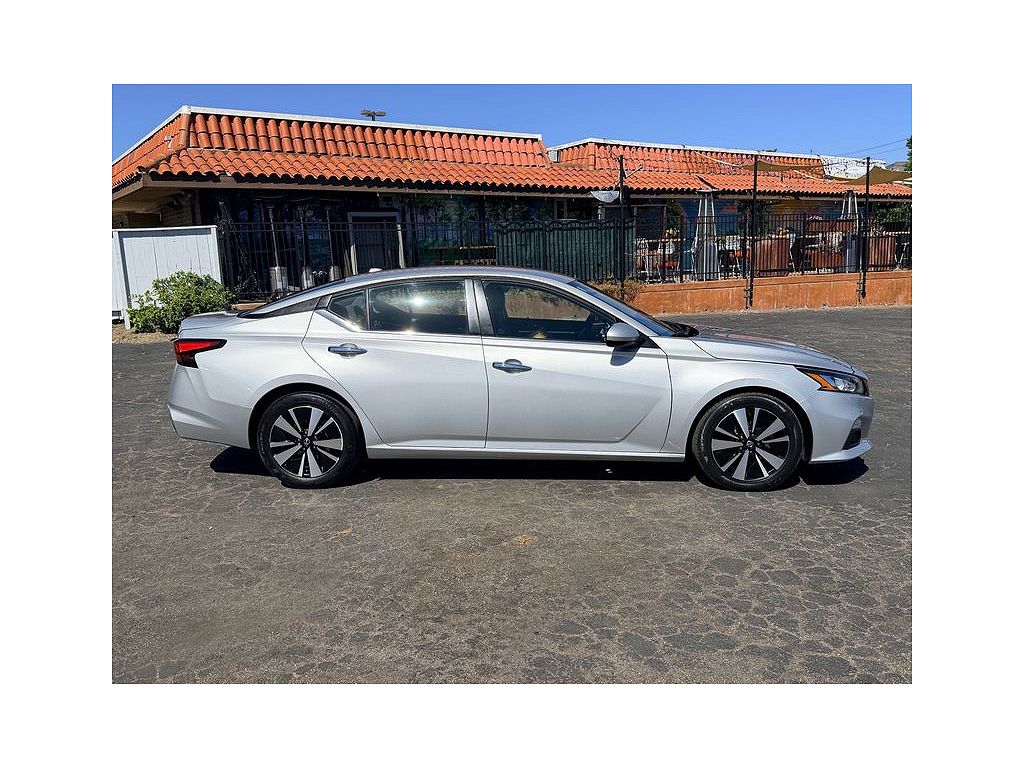 2021 Nissan Altima 2.5 SV