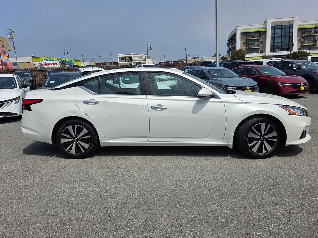 2022 Nissan Altima 2.5 SV