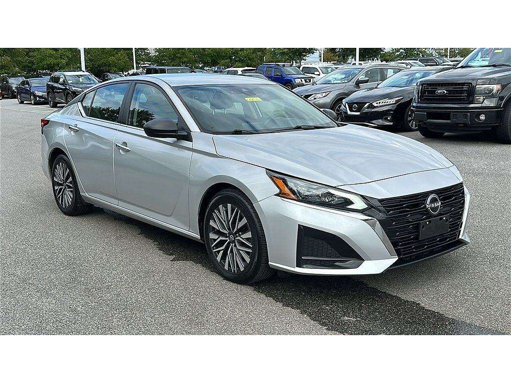 2024 Nissan Altima 4-door Mid-Size Passenger Car