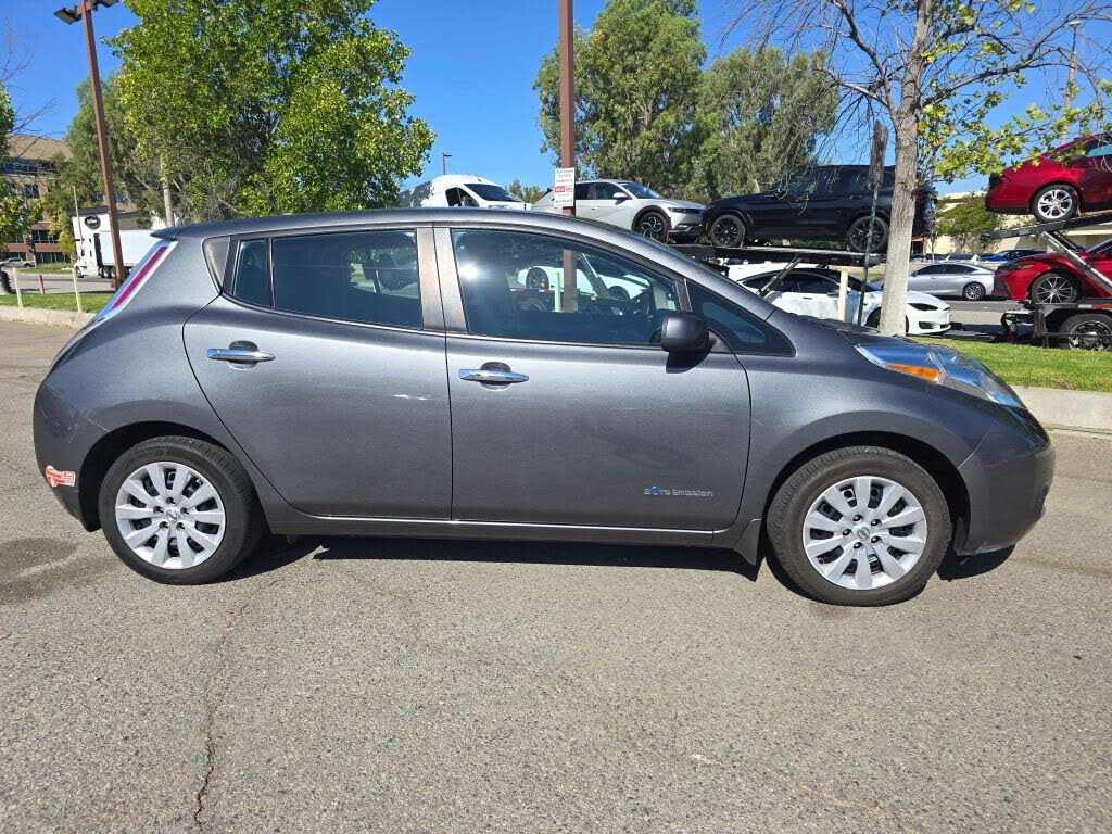 2017 Nissan Leaf photo 2